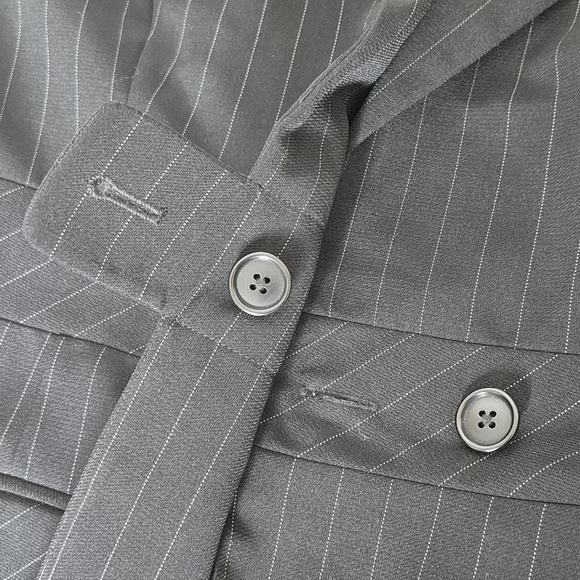 Moda International Women's Black Pinstripe Fitted Button-Waist Blazer - Size 10 - Picture 9 of 13